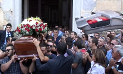 funerali-vito-di-marco-motopesca-tre-fratelli-naufraggio-biscione-settembre-2014-mazara-marsala-marsalanews-www.marsalanews.it