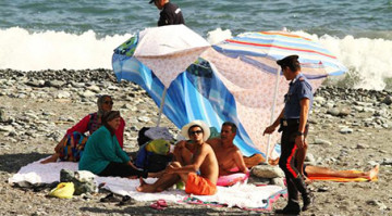 carabinieri-spiaggia-tra-bagnnati-ricerca-bambino-che-si-era-allontanato-dai-genitori