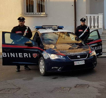 Marsala: rapinano un trentenne minacciandolo con una bottiglia, arrestati 