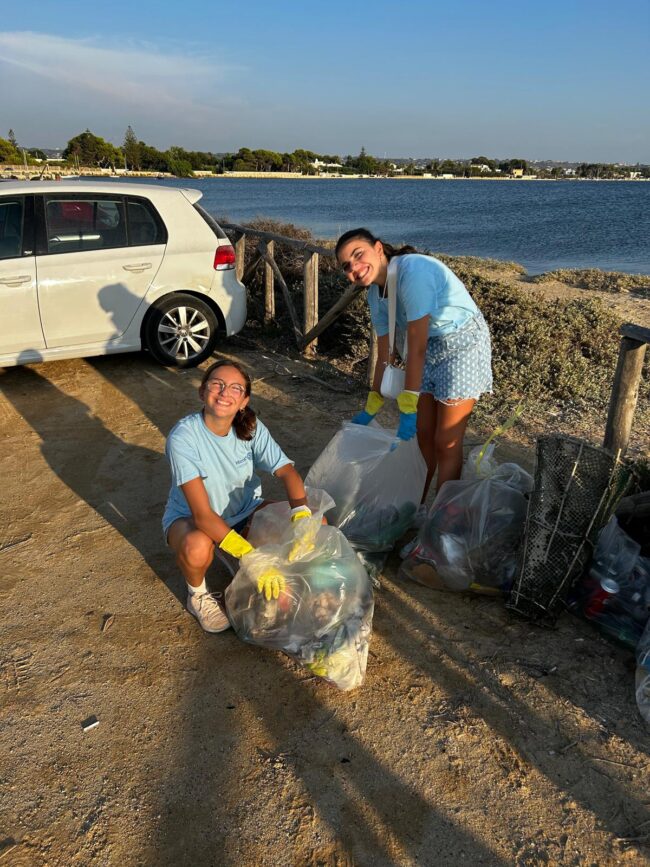 I ragazzi dell'Interact di Marsala hanno tolto la plastica dallo Stagnone