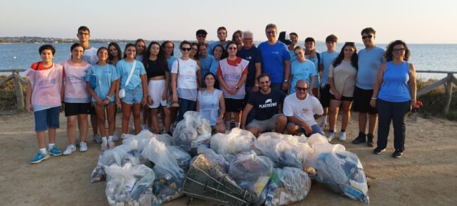 I ragazzi dell'Interact di Marsala hanno tolto la plastica dallo Stagnone