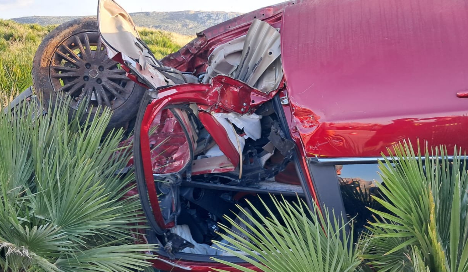 Grave il bilancio del ragico incidente sulla provinciale 118: un giovane  morto, una donna seriamente ferita e due auto distrutte