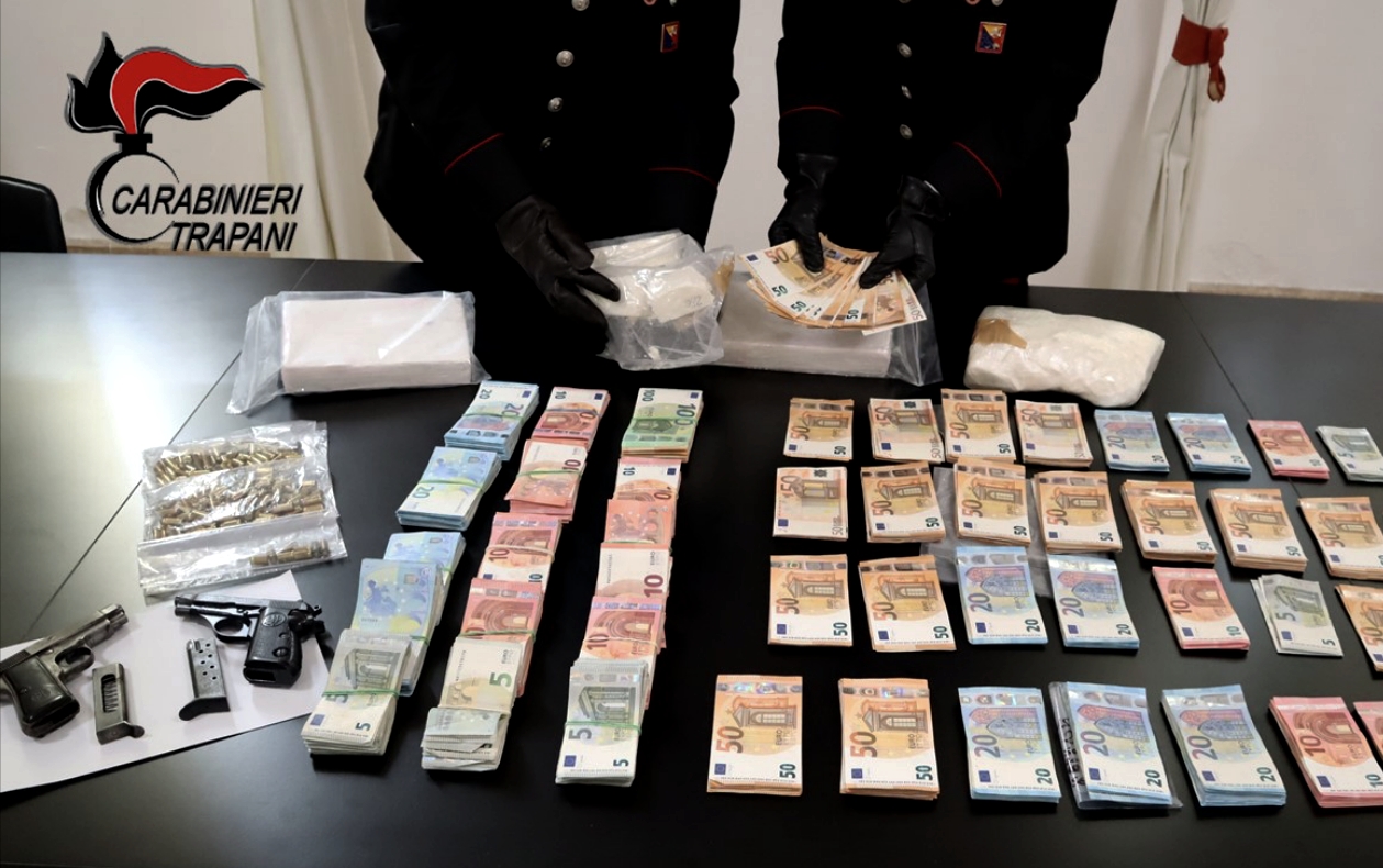 ARRESTATE 6 PERSONE, SEQUESTRATI  3,5 KG COCAINA, OLTRE 120 MILA EURO IN CONTANTI E 2 PISTOLE CON MATRICOLA ABRASA. LA DROGA SUL MERCATO AVREBBE FRUTTATO UN MILIONE DI EURO